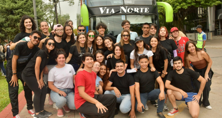 Rumbo a Cosquín: Partió delegación de 68 artistas formoseños en busca de sus sueños