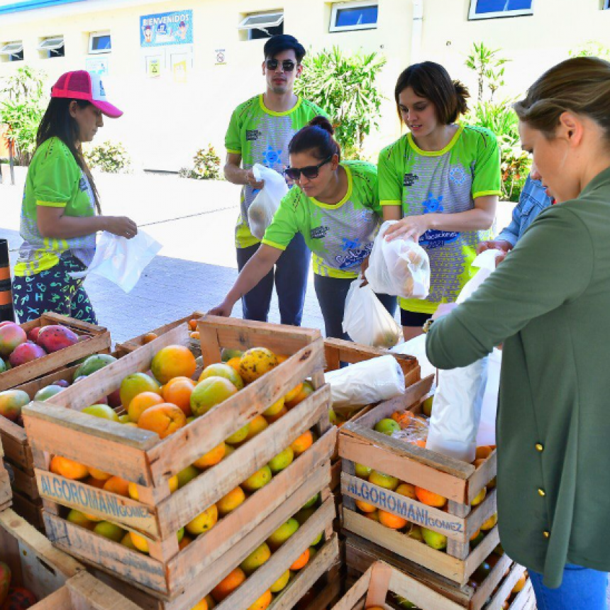 El Ministerio de la Comunidad entrega refrigerios saludables en la colonia de vacaciones provincial