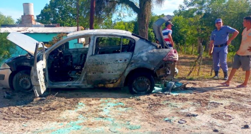 Una mujer fue detenida tras incendiar un vehículo