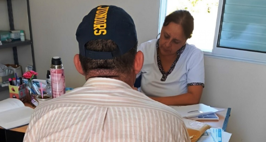 Vecinos de la colonia Fermín Báez recibieron completas atenciones de salud