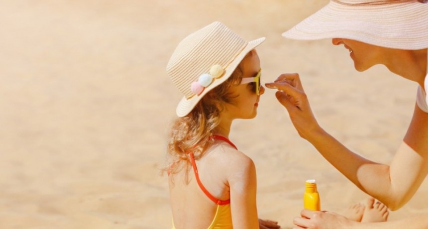 Dieron recomendaciones para protegerse de los rayos solares y cuidar la piel en verano