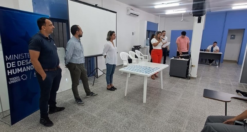 El Ministerio de Desarrollo Humano hizo entrega del Carnet Nacional en Manipulación Segura de Alimentos a emprendedores de la AEF