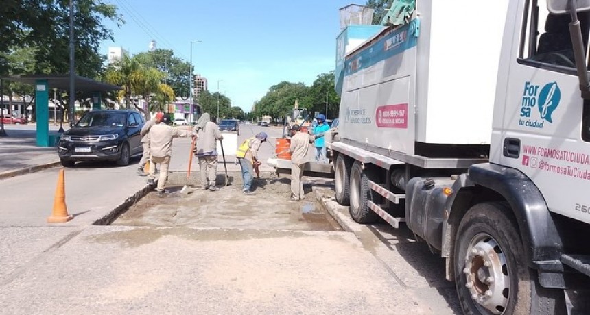 Trabajos de bacheo y arreglos de calles por parte de la Municipalidad de Formosa