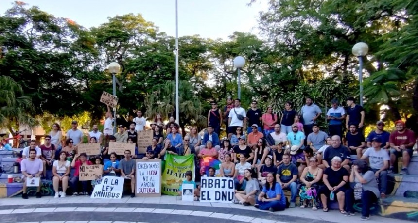 Artistas independientes se manifestaron en contra del desfinaciamiento al arte y la cultura