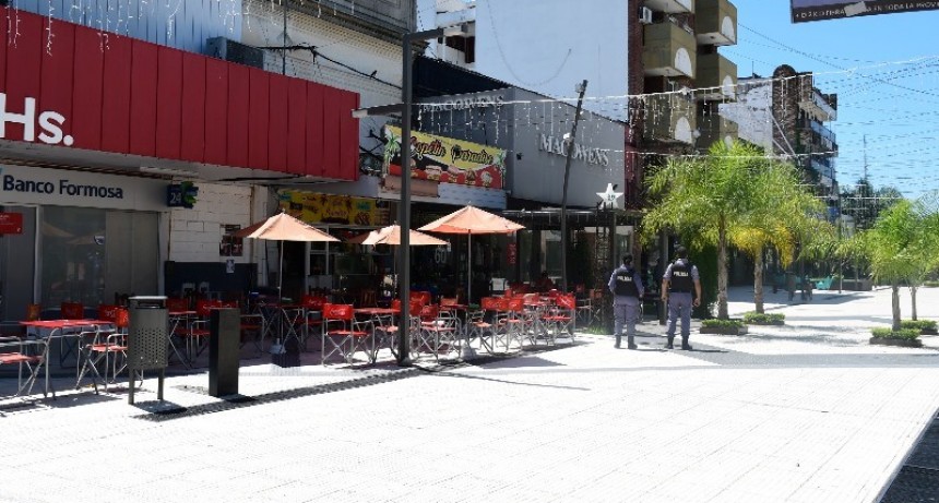 Una mujer policía le salvo la vida a una bebé de un año en la peatonal