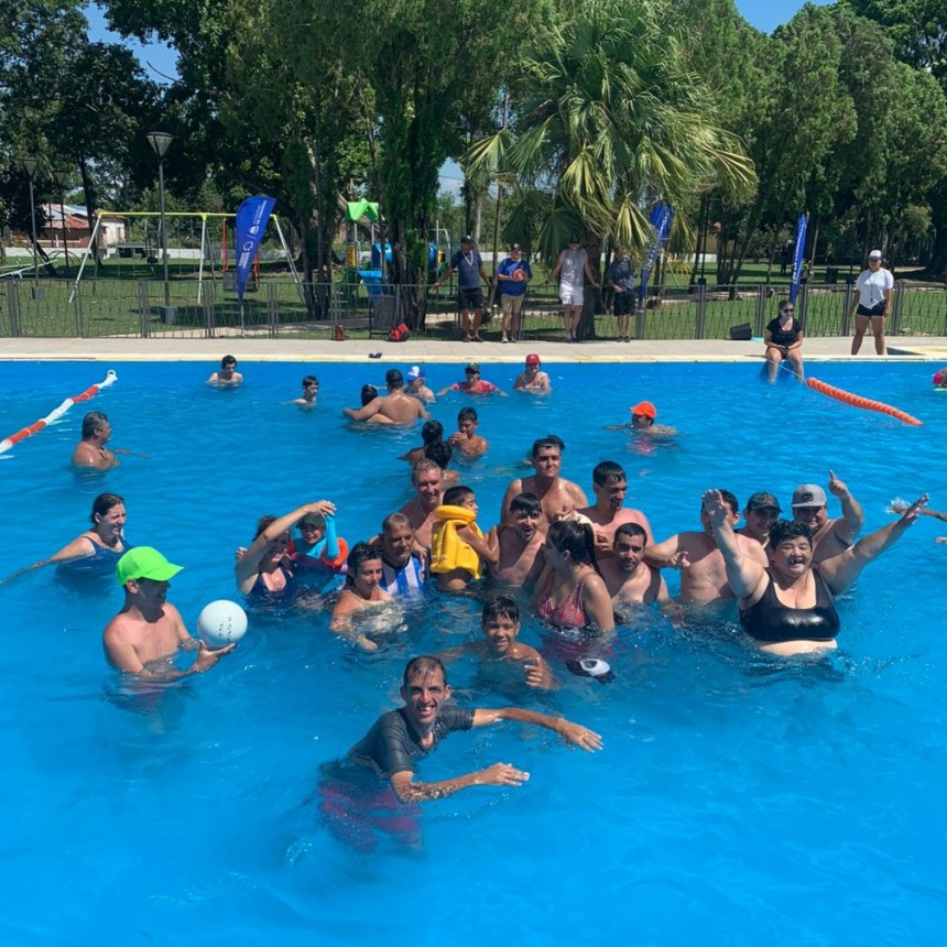 Herradura: Día de alegría y diversión para personas con discapacidad en el Complejo Acuático 