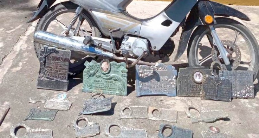 Secuestran 24 placas de bronce extraídas de dos cementerios; hay dos detenidos