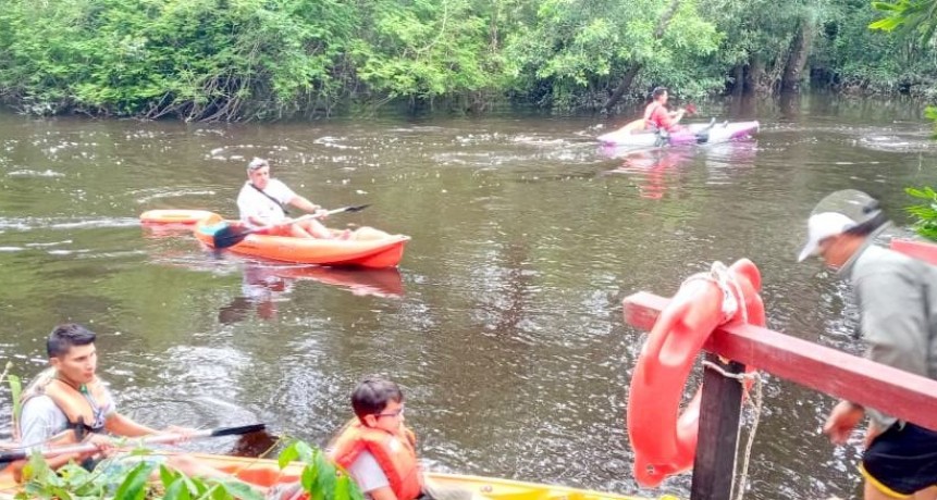 Visitantes a la Reserva Guaycolec este domingo disfrutaron de paseos en kayak