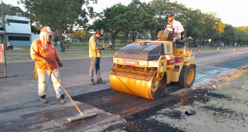 La comuna realizó obras de bacheo con mezcla asfáltica para reparar vías de circulación