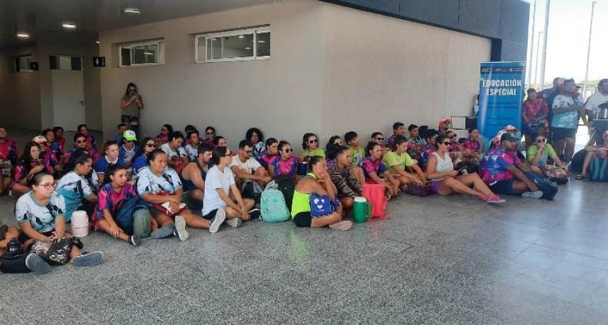 Educación Especial brindó un taller de capacitación para más de 100 profesionales que se desempeñan en el Parque Acuático