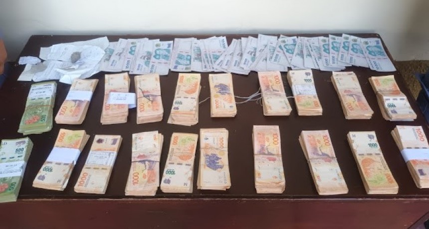 La Policía recuperó dinero en efectivo y detuvieron a los presuntos autores