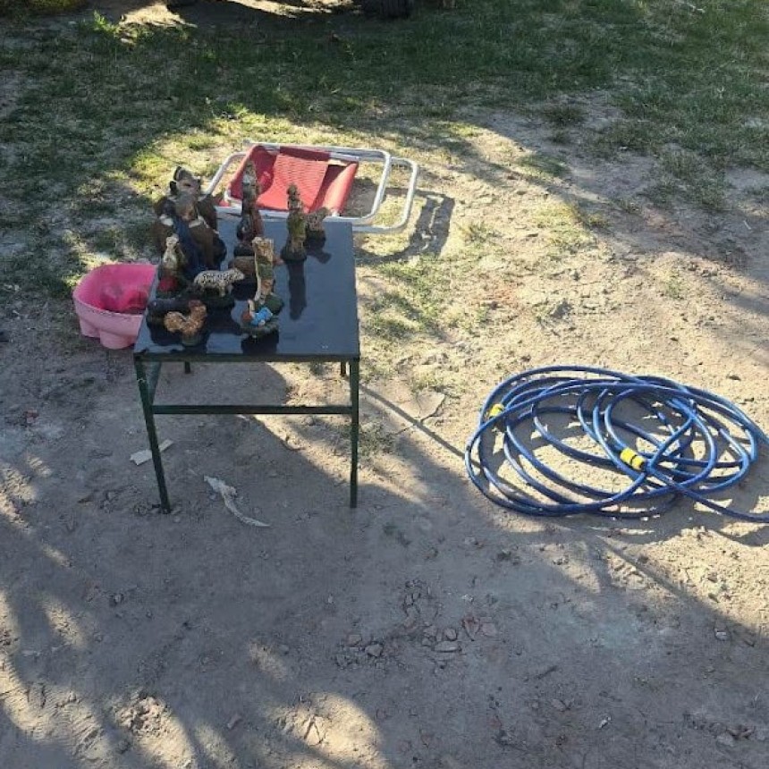 La Policía detuvo a tres personas y recuperó bienes robados