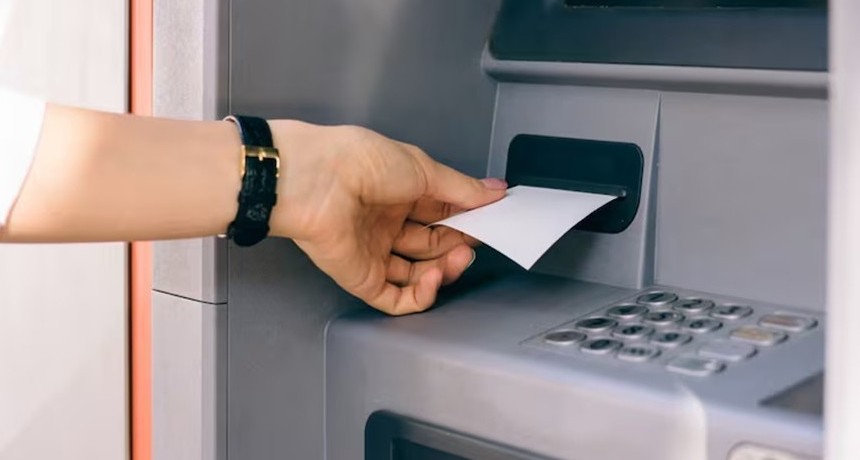 Sugieren no imprimir tickets de cajeros automáticos o en su defecto destruirlos para evitar posibles fraudes o robos de identidad