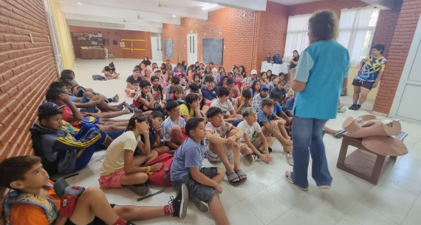 El taller “Conociendo nuestro cuerpo” comenzó hoy en la colonia de vacaciones del Paraíso de los Niños