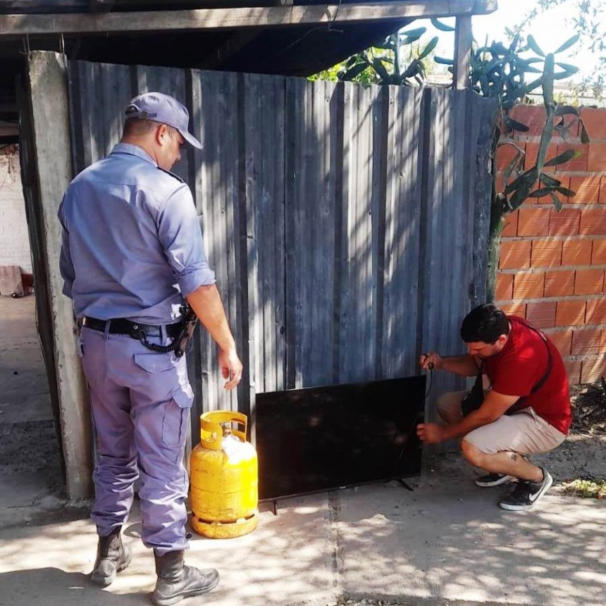 La Policía secuestró un arma de fuego y recuperó bienes robados