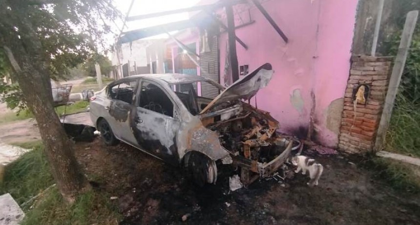 Los Bomberos extinguieron el fuego de dos automóviles