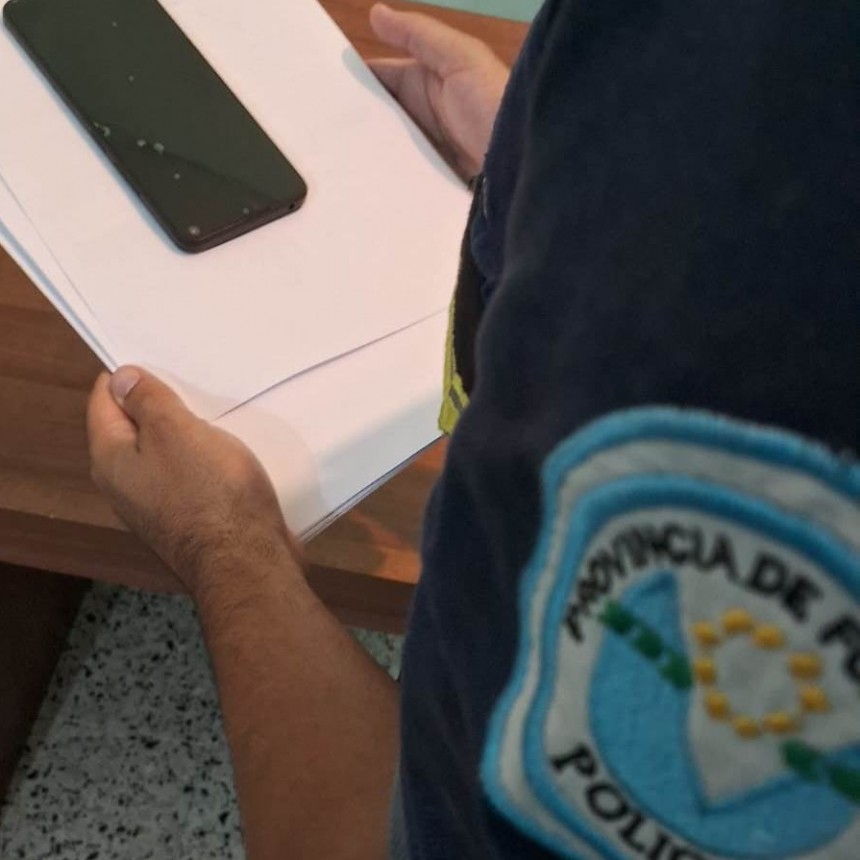 Arrebató un celular y fue detenido