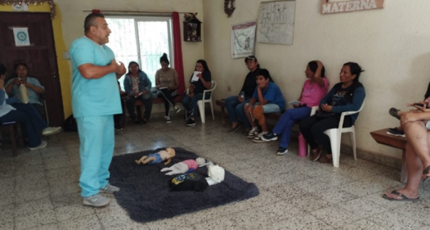 Enseñan maniobras de RCP en barrios de Las Lomitas