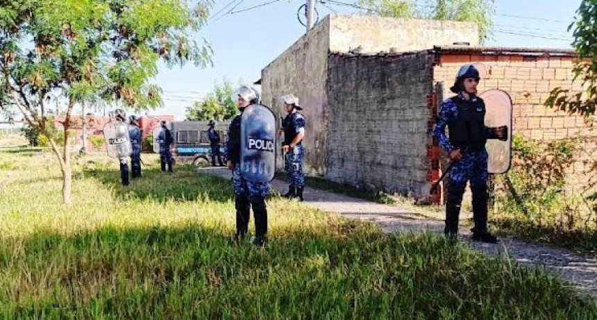 Recuperan bienes y detienen a tres personas en el barrio Lote 111