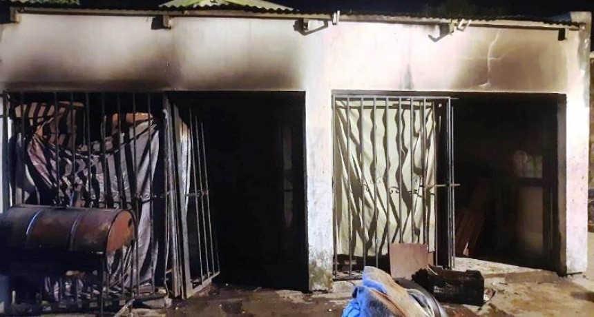 Una mujer fue detenida acusada de provocar un incendio en la casa de su ex pareja