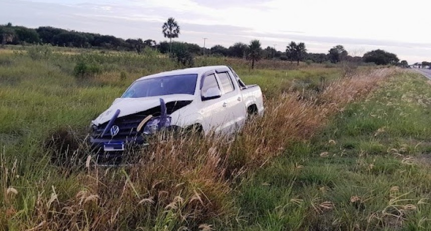 Colisión entre una camioneta y una motocicleta, dejó dos víctimas fatales en Ruta 11