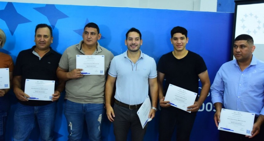 109 personas realizaron curso de mecánica ligera de autos