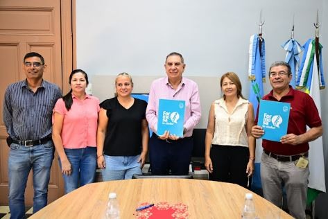 Jofré firmó convenio para obras de red de agua potable con la modalidad de financiamiento compartido