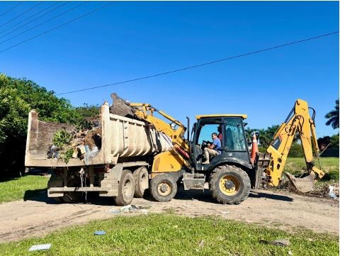 La Municipalidad continúa con operativos de limpieza y recolección en barrios de la ciudad