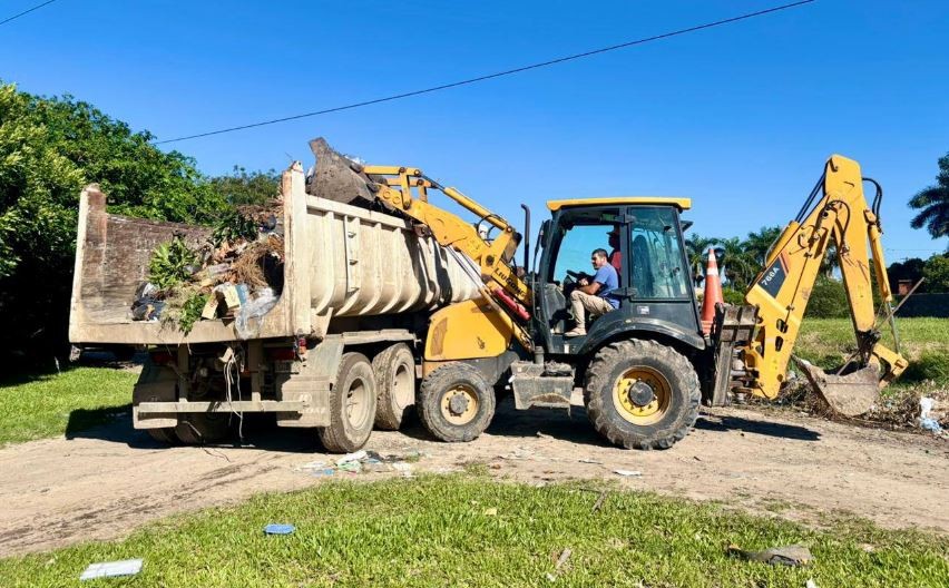 LA MUNICIPALIDAD CONTINÚA CON OPERATIVOS DE LIMPIEZA Y RECOLECCIÓN EN BARRIOS DE LA CIUDAD