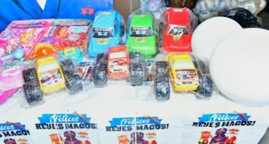 Avanza la distribuci&oacute;n de los juguetes en las escuelas de Capital para celebrar el D&iacute;a de los Reyes Magos