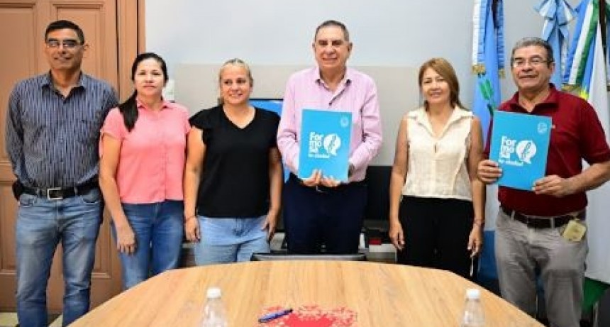 Jofré firmó convenio para obras de red de agua potable con la modalidad de financiamiento compartido
