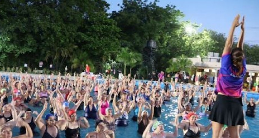 Récord de asistentes en las clases de aquagym en el Paraíso de los Niños
