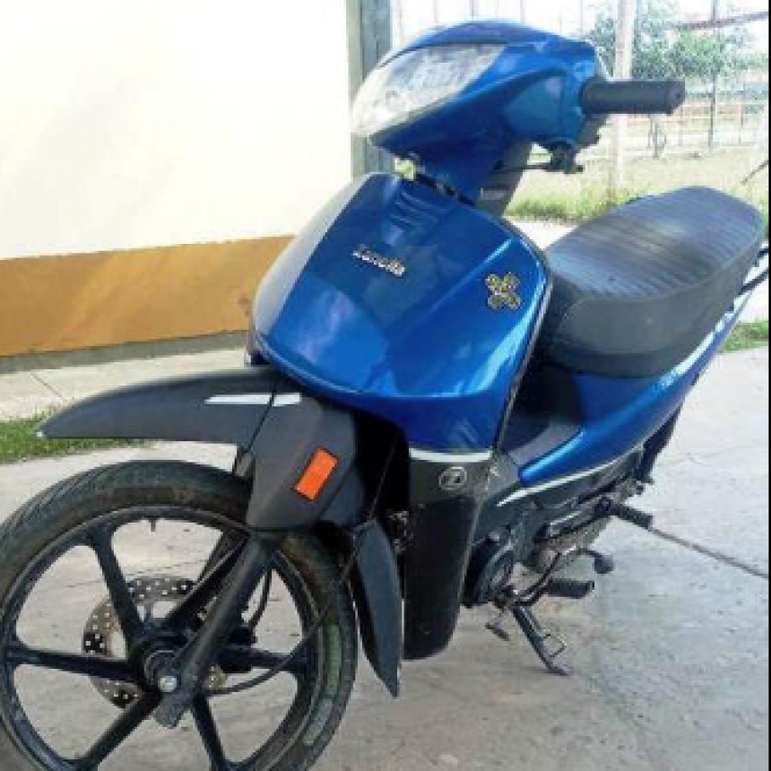 Dos sujetos que tenían una moto robada fueron detenidos por la Policia en el barrio Sagrado Corazón de María