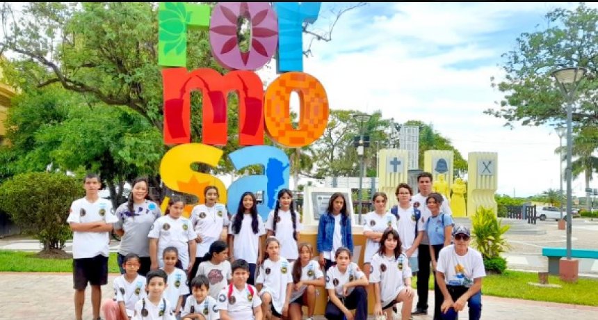 Alumnos de una escuela de karate del barrio Villa del Carmen disfrutaron de una visita guiada por la ciudad
