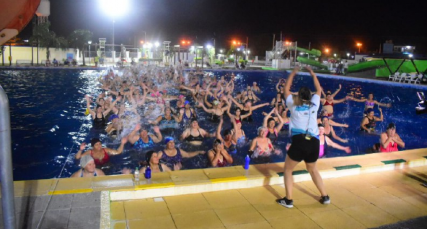 Cada vez más familias concurren a aquagym y resaltan lo positivo que son los ejercicios en la pileta