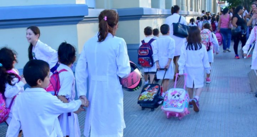 Este lunes comenzarán las clases con la entrega de útiles escolares