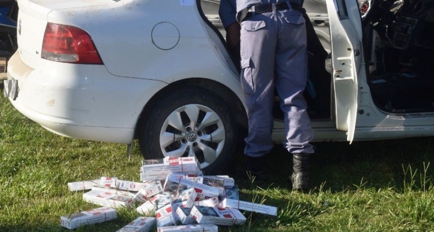 La Policía secuestró un vehículo con una carga de cigarrillos de origen extranjeros sin aval aduanero