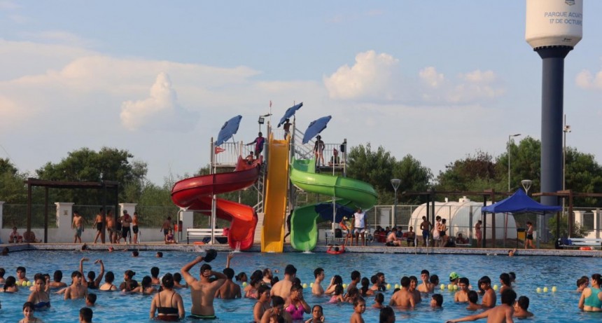 Gran domingo en el Parque Acuático: Miles de personas disfrutaron de sus instalaciones
