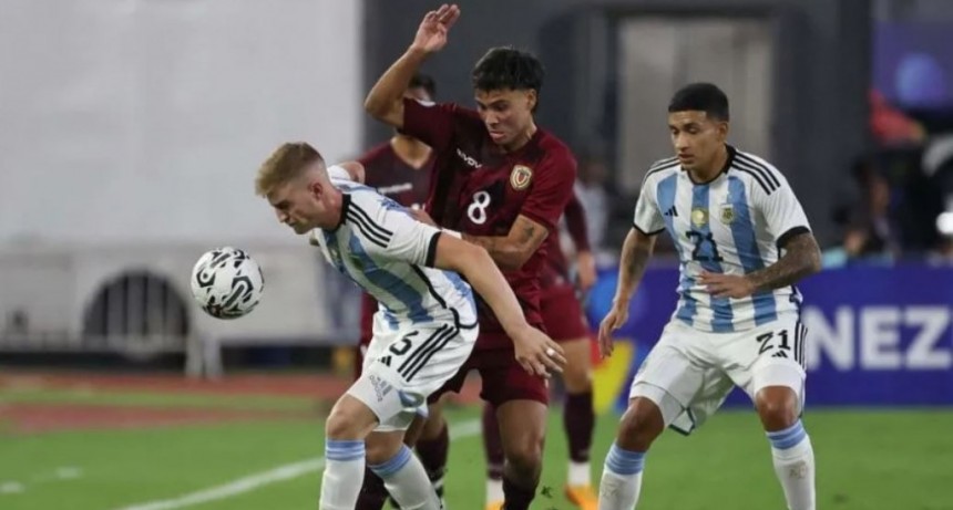 Con un polémico final, Argentina igualó ante Venezuela, por el Preolímpico