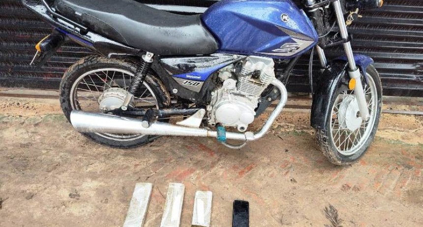 Policías atraparon a un hombre y un adolescente con droga apta para elaborar unas 5.600 dosis