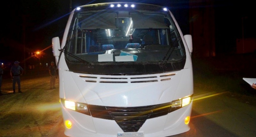 La Policía investiga daños provocados en dos minibuses del servicio “Punto a Punto”