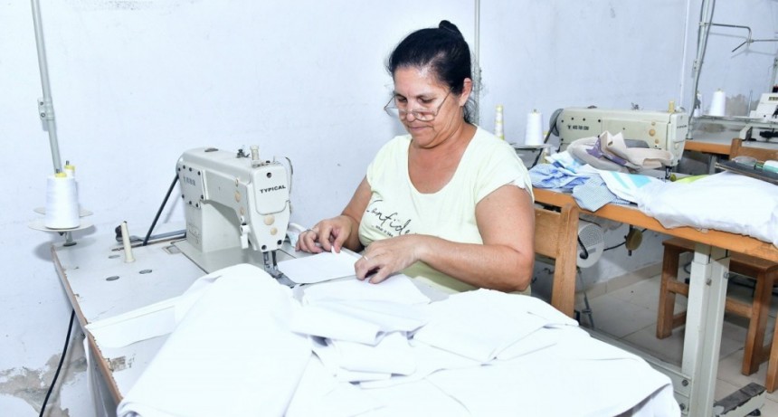 Fontex confeccionó más de 120 mil guardapolvos para ser entregados a docentes y alumnos