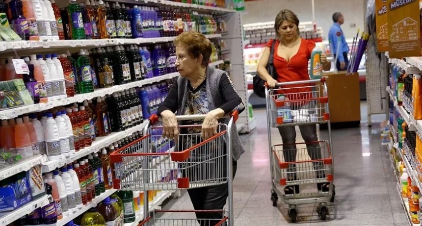Por efecto de la inflación, el poder adquisitivo se desploma drásticamente e impacta en el consumo de alimentos básicos
