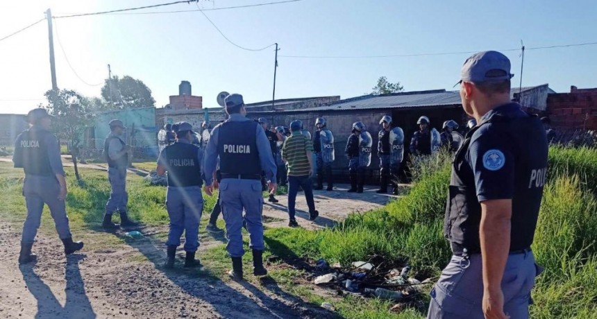 Luego de una pelea vecinal en el Lote 111, la Policía realizó dos requisas domiciliarias