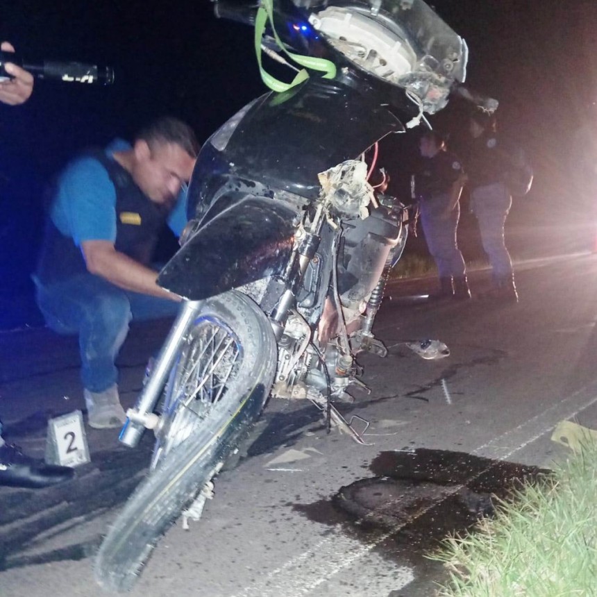 Motociclista falleció tras chocar contra un camión sobre la Ruta Provincial 3