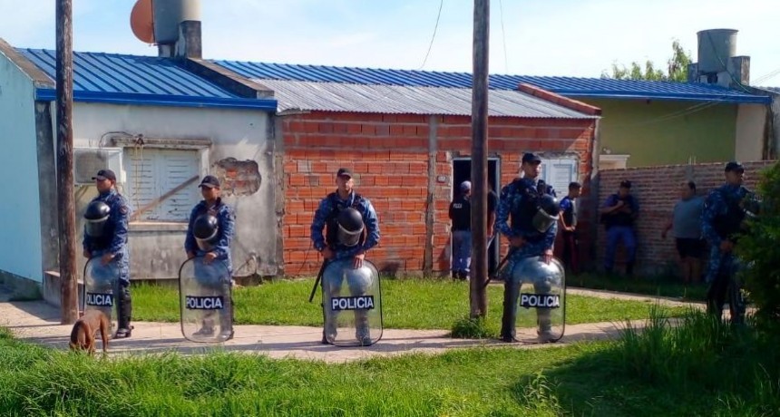 Durante una gresca, un sujeto le disparó a otro con un arma de fuego y la Policía lo detuvo
