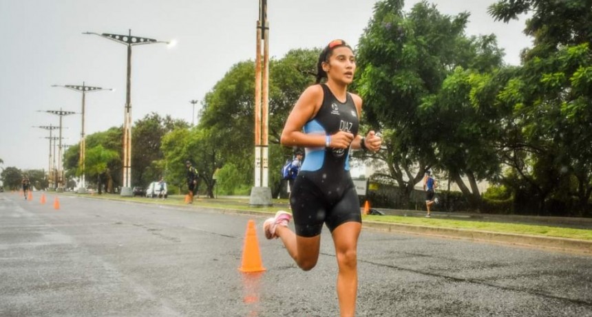 Copa Argentina de Triatlón en Santa Fe: La formoseña Estefanía Díaz fue segunda y subió al podio
