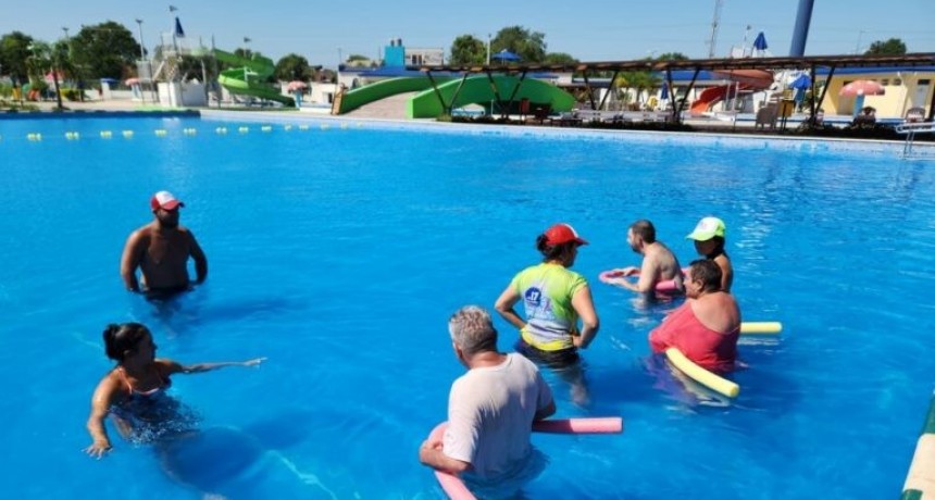 Dictarán clases de natación gratuitas en el Parque Acuático “17 de octubre”