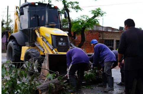 La Municipalidad trabajó en distintos sectores tras el temporal del jueves y reforzó limpieza de desagües ante pronóstico de lluvias