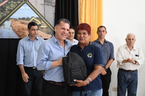 Al igual que todos los años, la DPV realizó la entrega de kits escolares a sus trabajadores